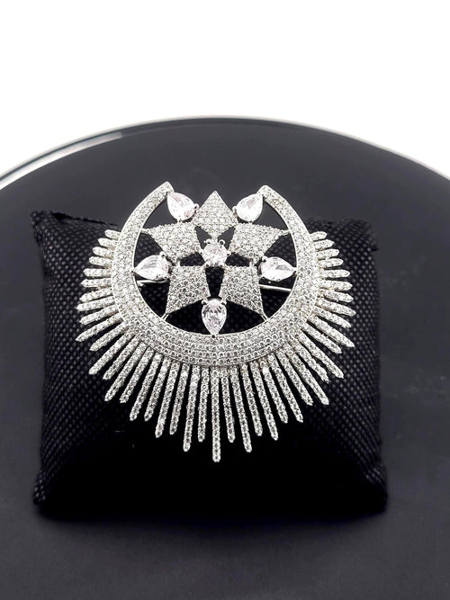 Classic round crystal and heritage pearl vintage pin model unit