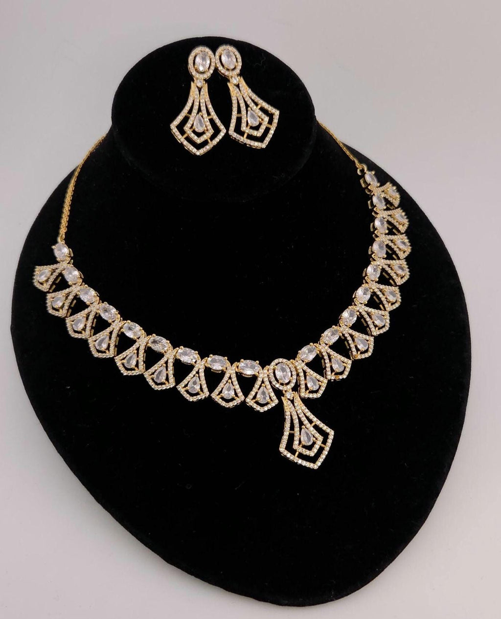 Modern structural teardrop crystal matrix gold plating party bundle format