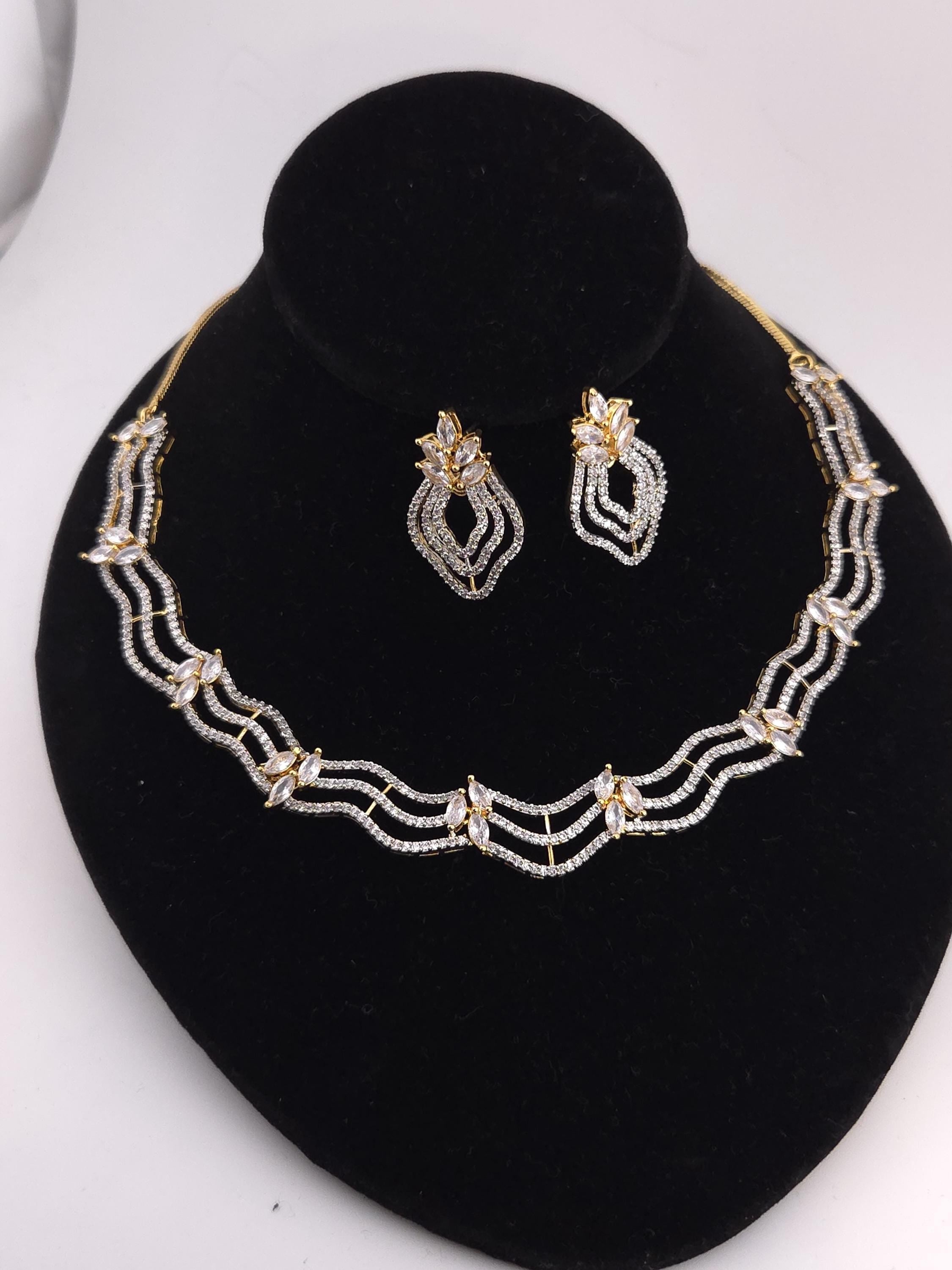 Premium gold overlay wave layout traditional mehndi function choker line