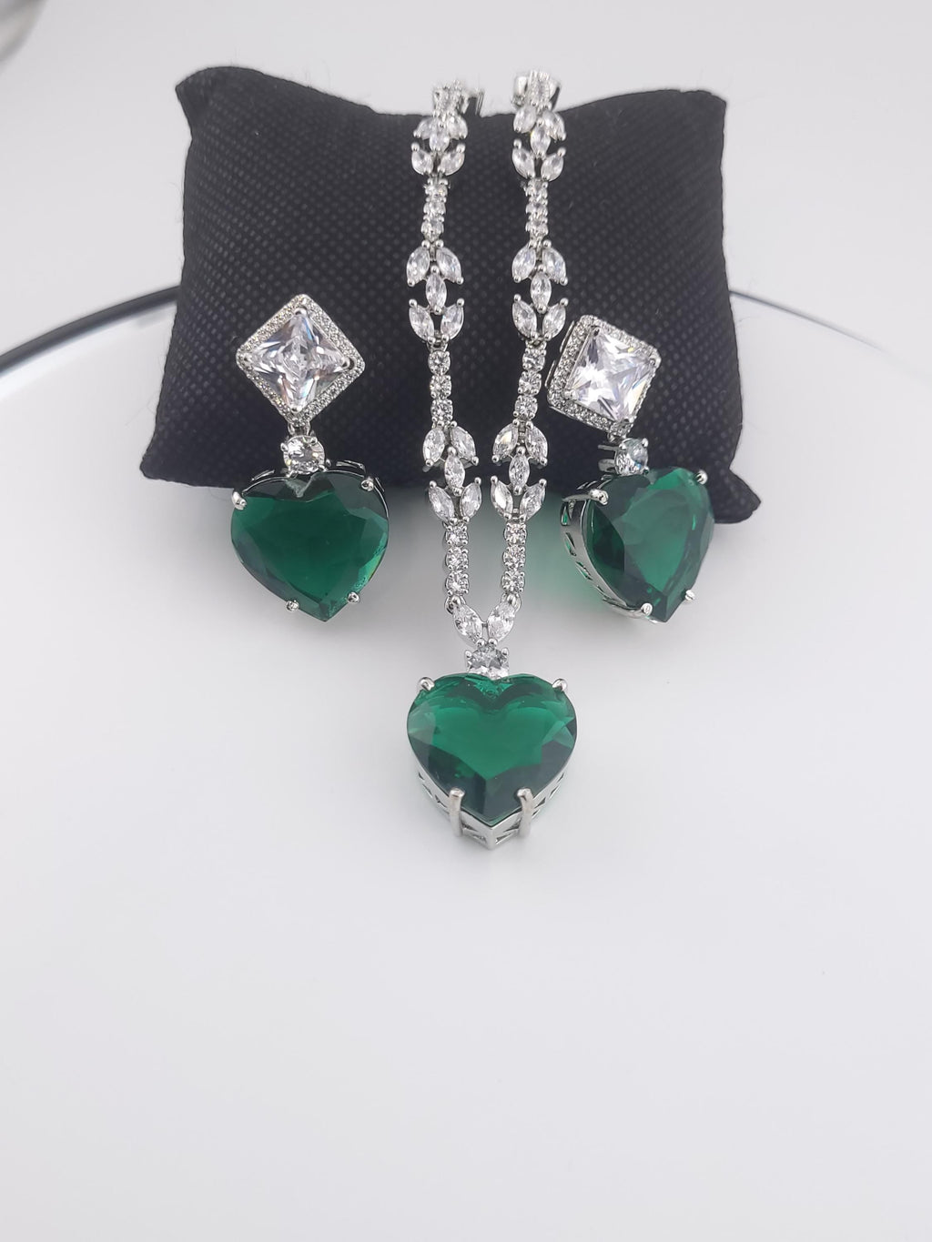 Emerald Green Heart CZ Necklace & Earrings Set – Silver Tone Jewelry