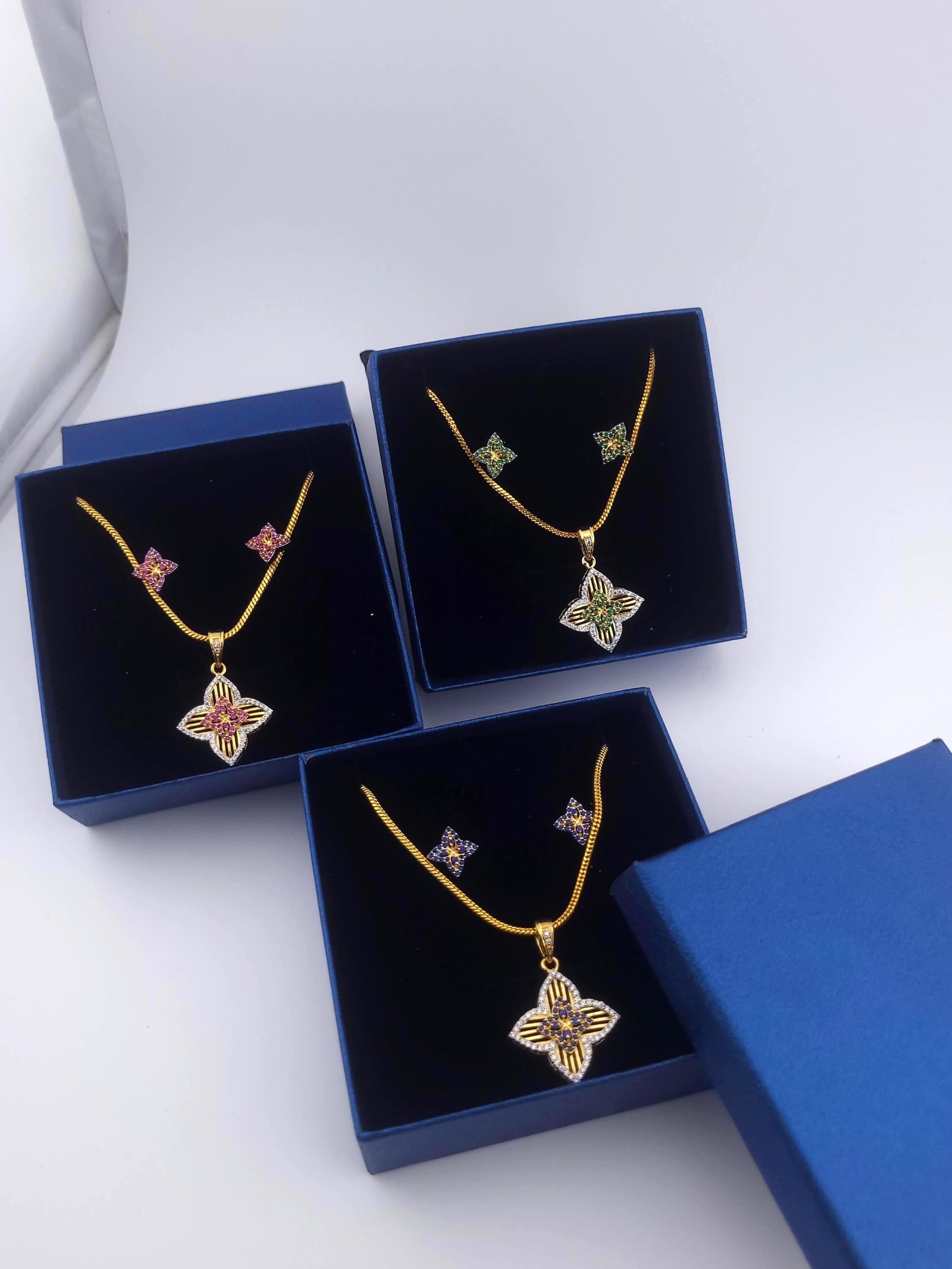 Four-Leaf Flower CZ Pendant Necklace – Red, Blue or Green, Gold Plated