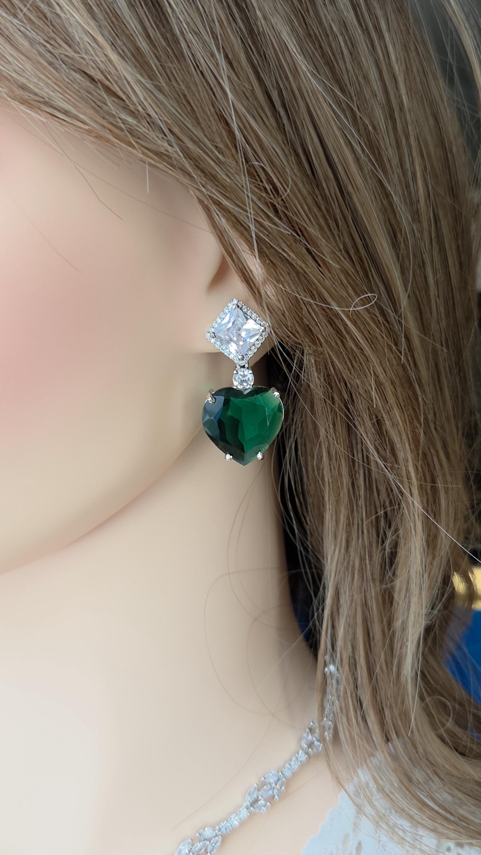 Emerald Green Heart CZ Necklace & Earrings Set – Silver Tone Jewelry