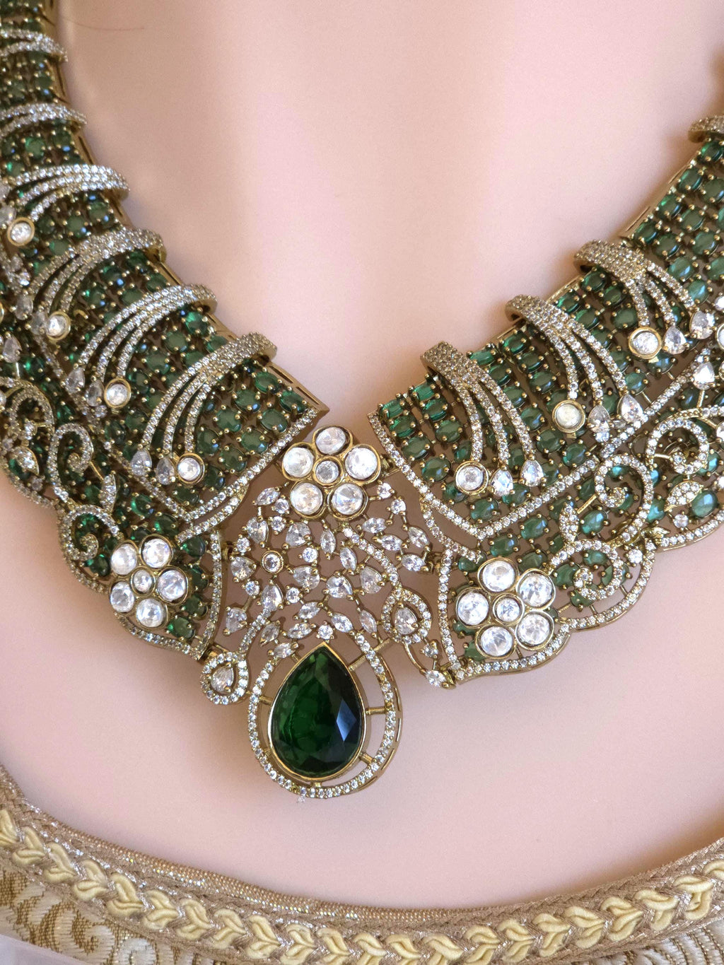 Emerald Green Kundan Bridal Choker Set, Indian Wedding Jewelry, Statement Lehenga Necklace, Pakistani Nikkah Reception Set