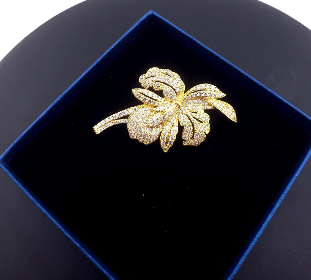 Vintage Crystal Floral Brooch: Gold, Silver Winter Jewelry