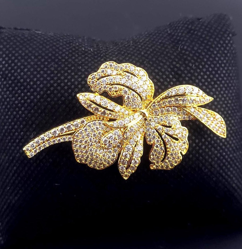 Vintage Crystal Floral Brooch: Gold, Silver Winter Jewelry