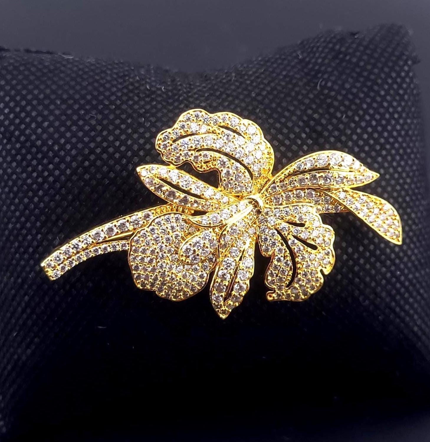 Vintage Crystal Floral Brooch: Gold, Silver Winter Jewelry